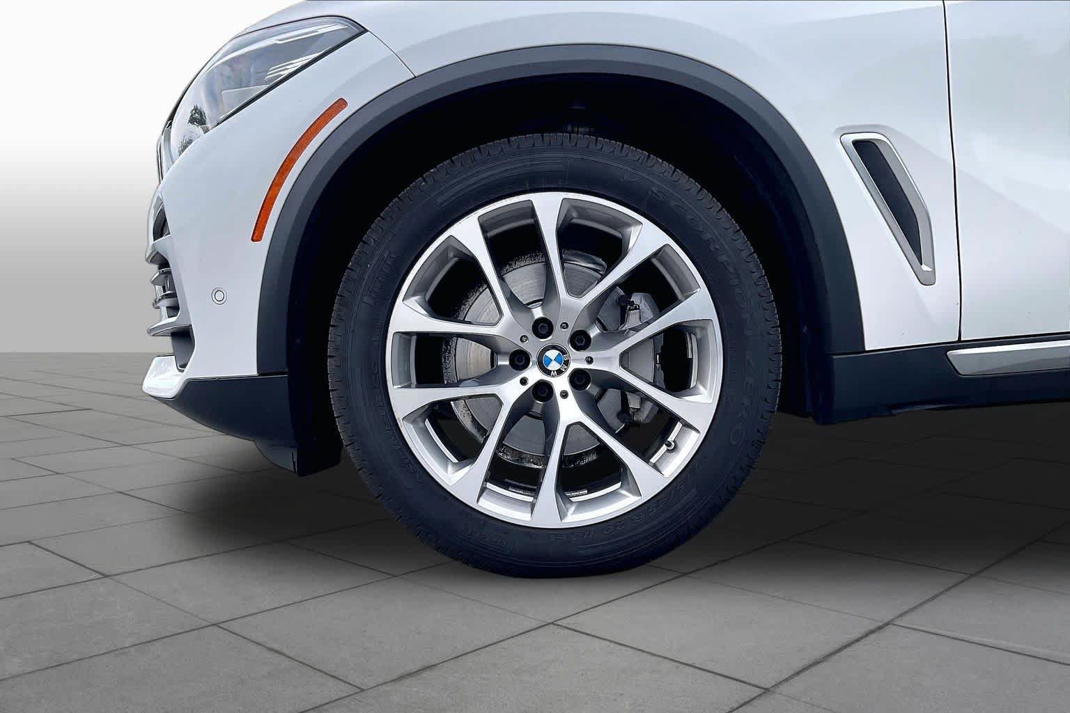 Used 2022 BMW X5 xDrive40i w/ Premium Package AWD/4WD image 10
