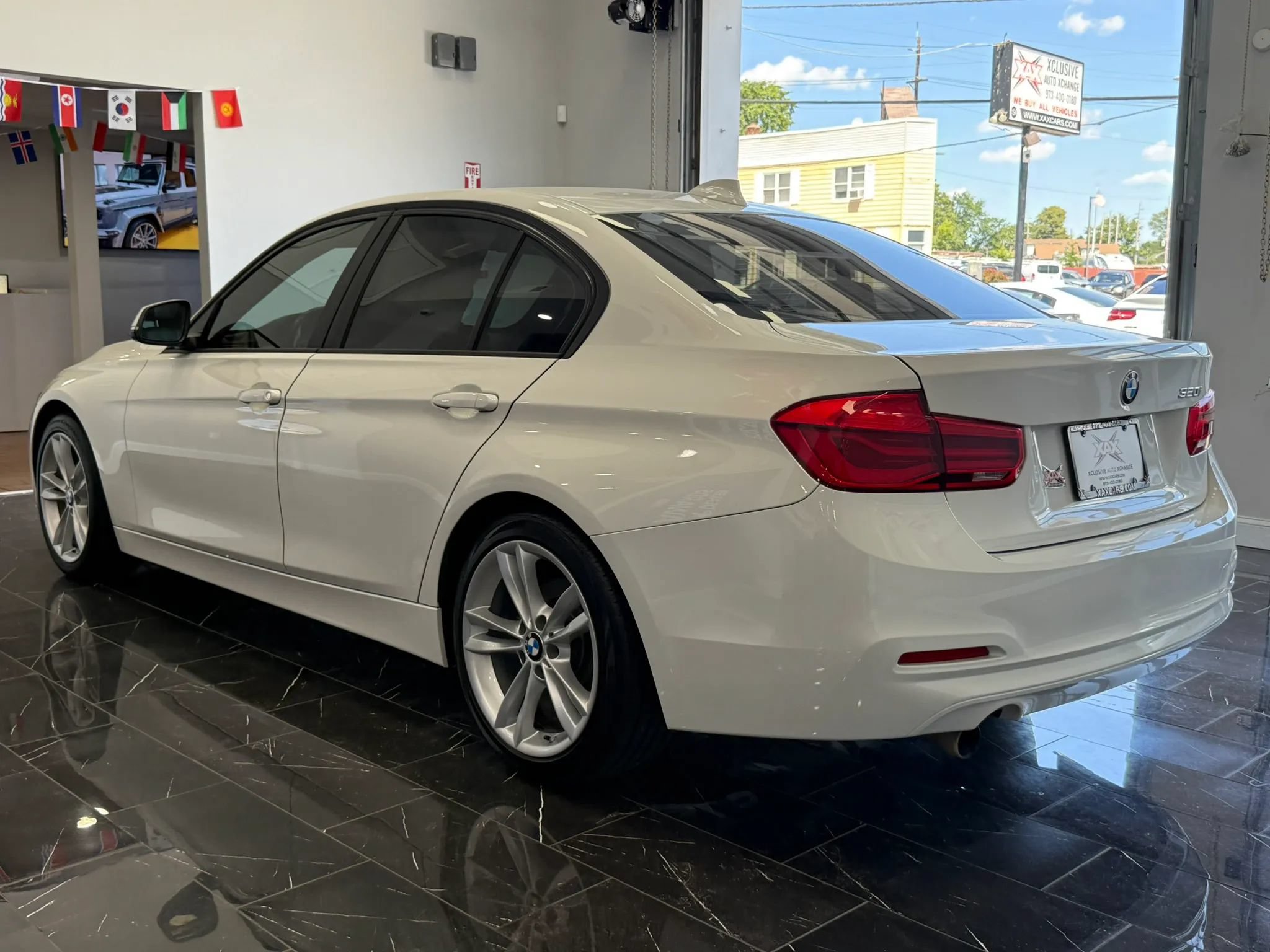 Used 2018 BMW 320i Sedan RWD image 4