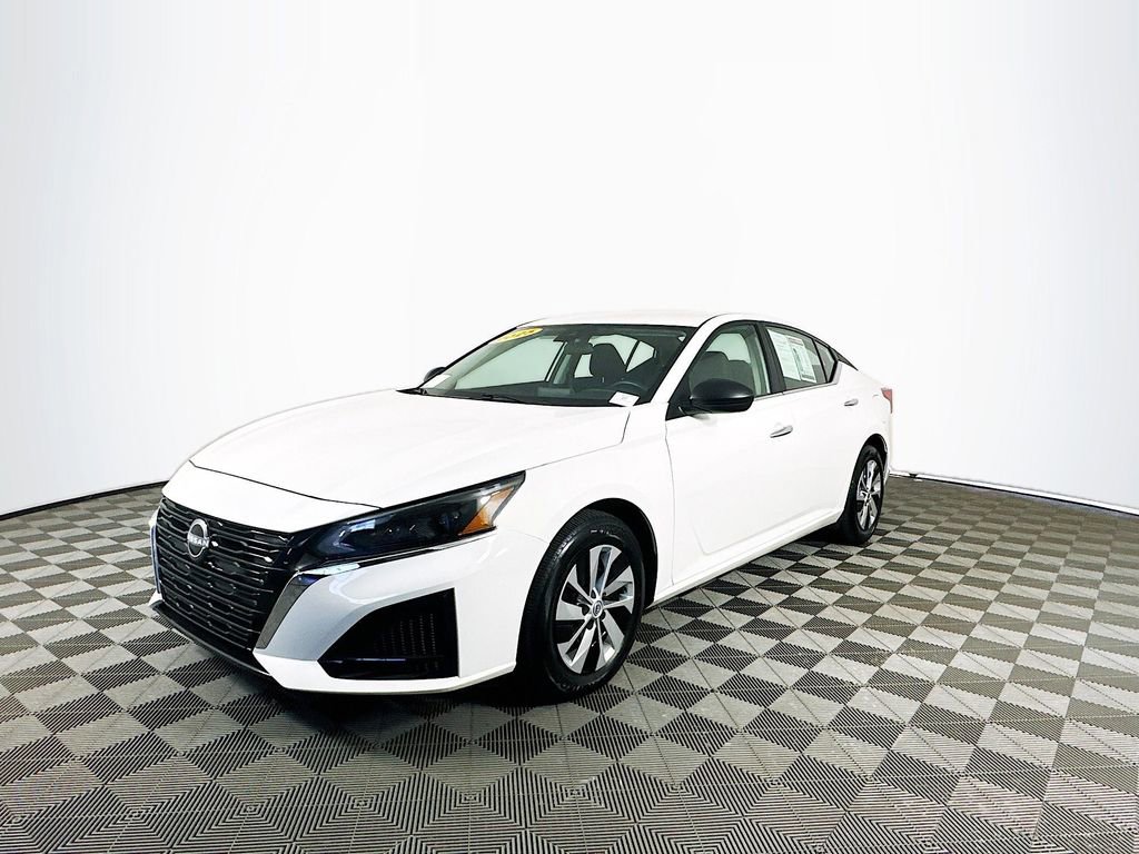 Certified 2025 Nissan Altima 2.5 S FWD image 6