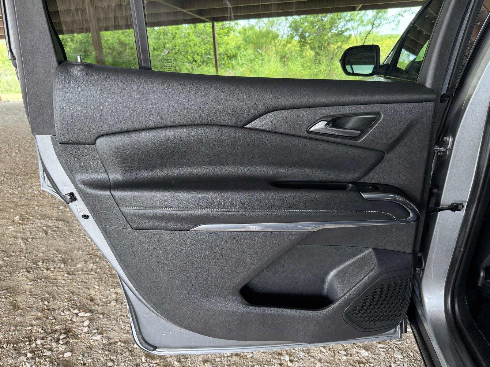 Used 2025 Chevrolet Traverse LT FWD image 30