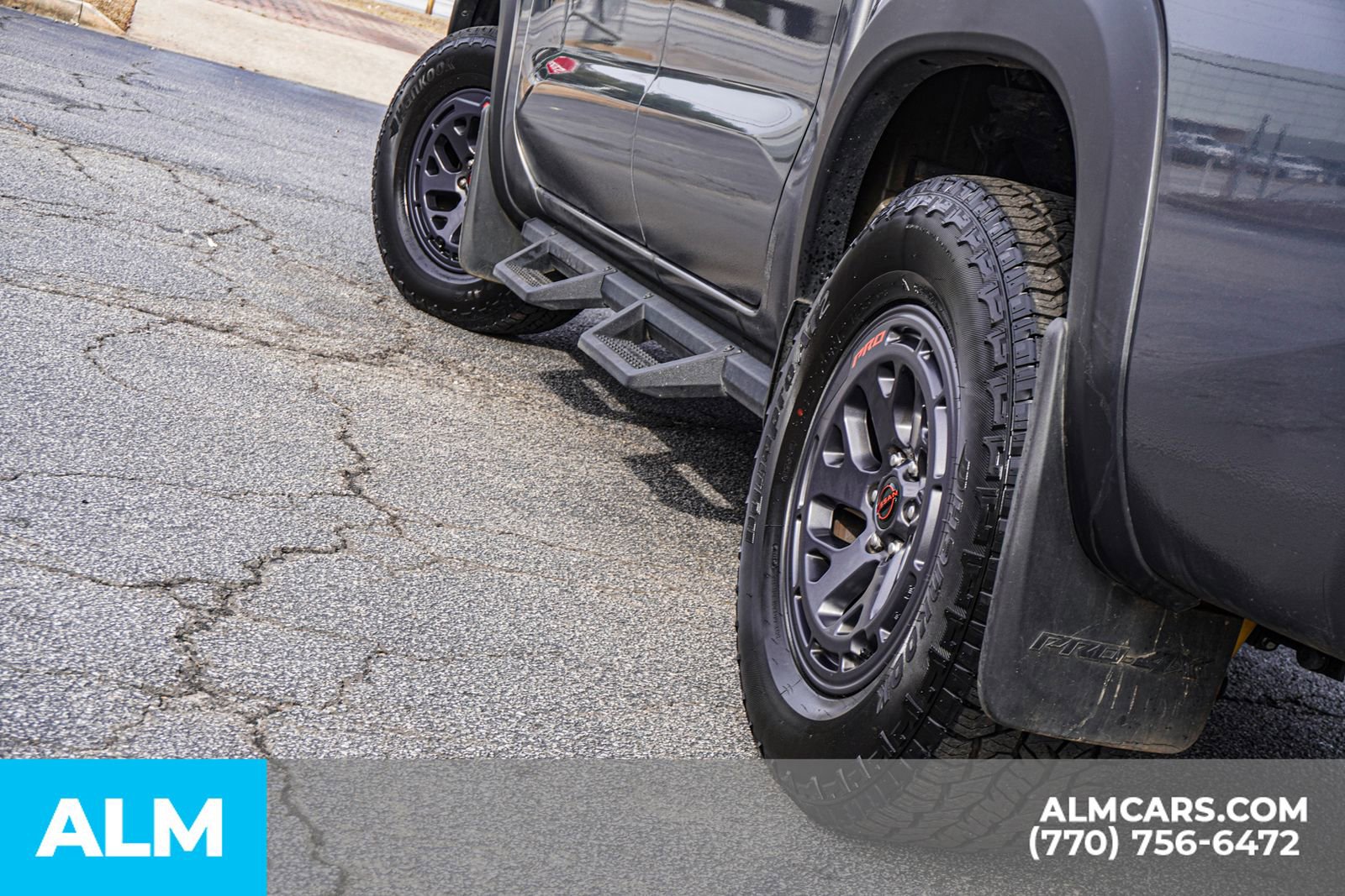 Used 2025 Nissan Frontier PRO-4X w/ Pro Convenience Package image 13