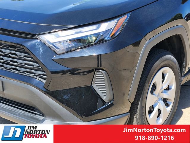 Used 2025 Toyota RAV4 LE AWD/4WD image 10