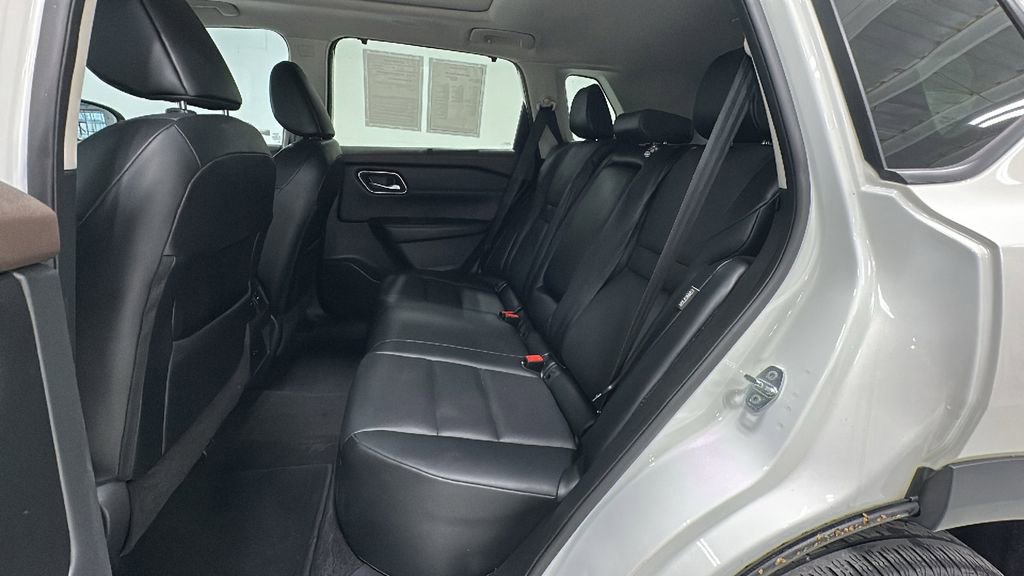 Used 2021 Nissan Rogue SV w/ Premium Package image 11