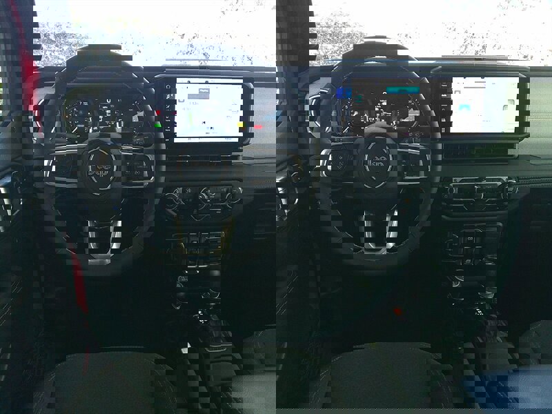 Used 2025 Jeep Wrangler Unlimited Sahara image 21