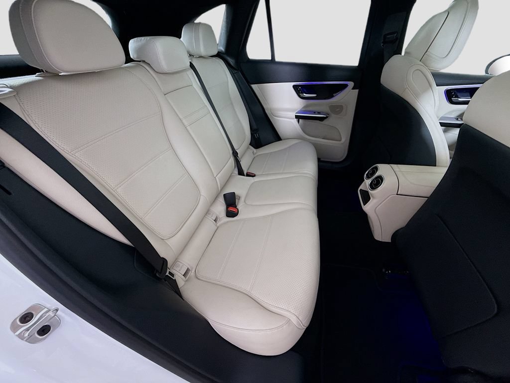 Used 2025 Mercedes-Benz GLC 300 4MATIC image 26