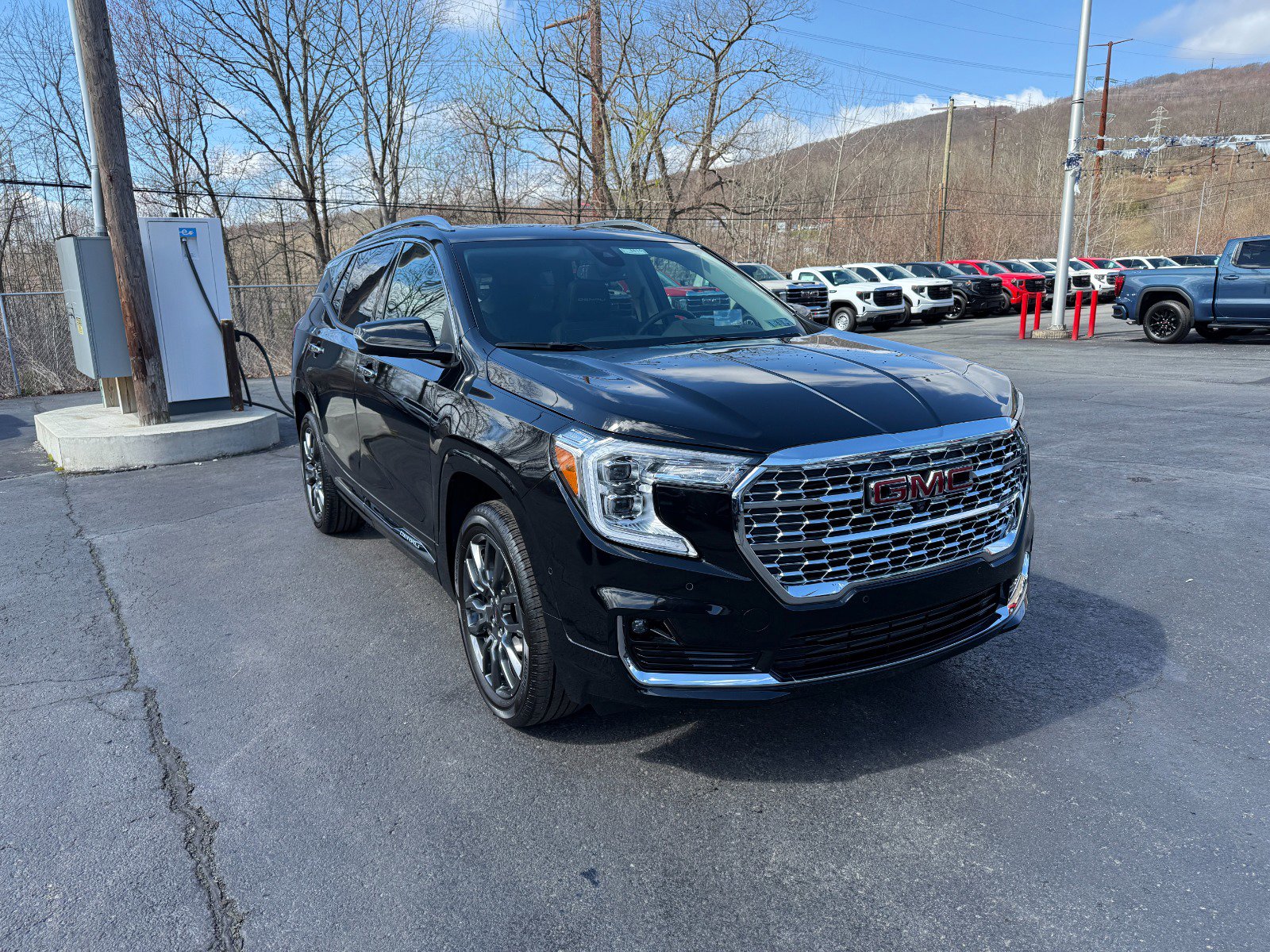 Used 2024 GMC Terrain Denali w/ Black Diamond Edition image 7