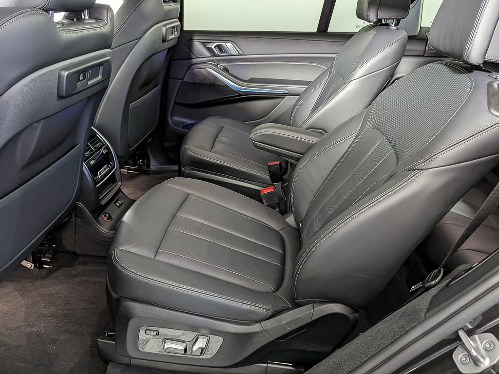 Used 2022 BMW X7 xDrive40i w/ Executive Package image 51