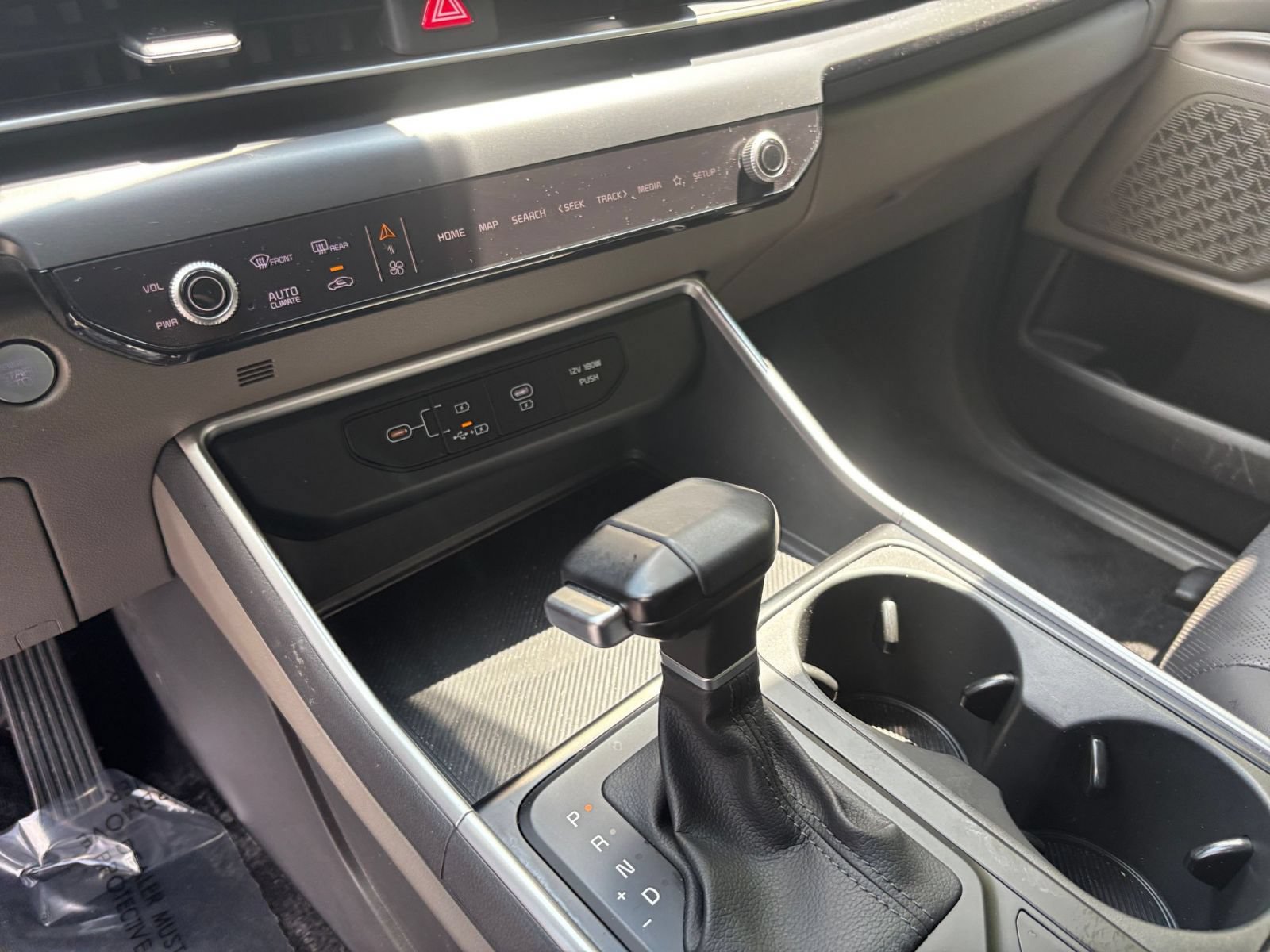 Used 2026 Kia Carnival FWD image 38