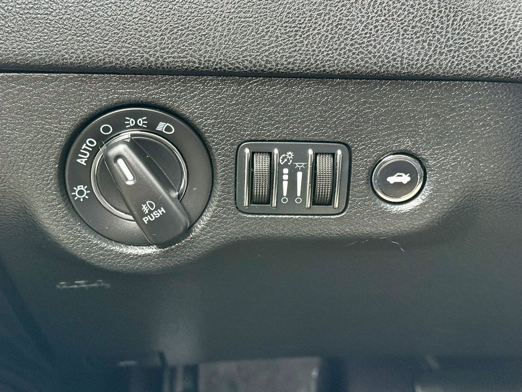 Used 2017 Chrysler 300 Limited w/ Value Package image 23