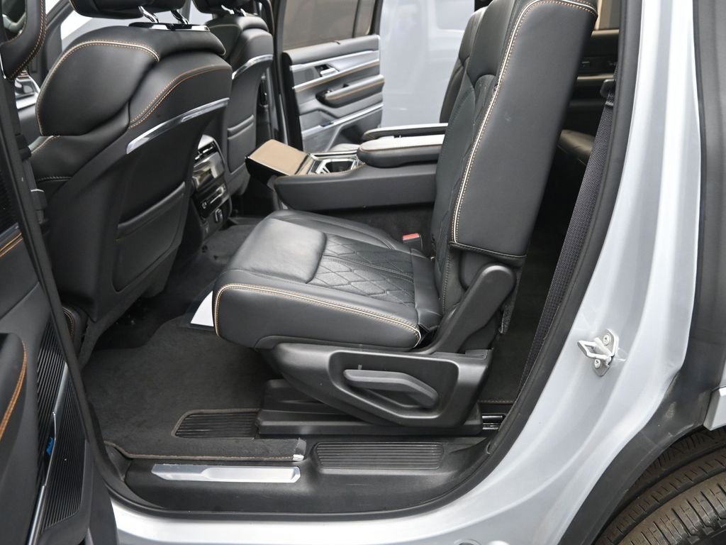 Used 2023 Jeep Grand Wagoneer Series III image 13