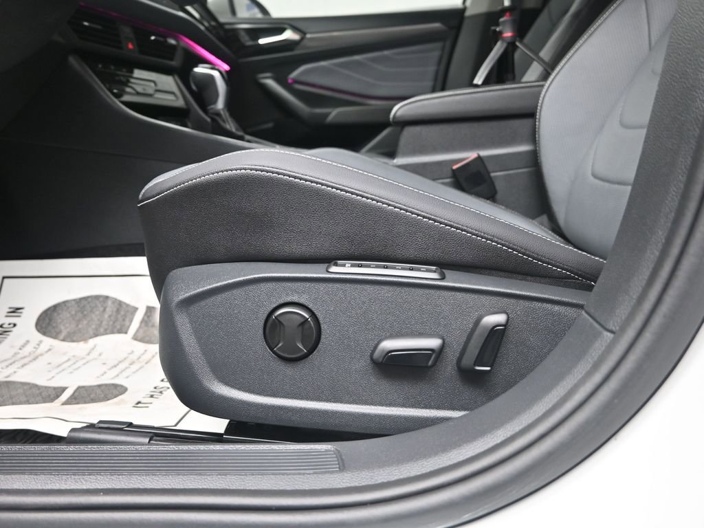 Used 2025 Volkswagen Jetta SEL image 13