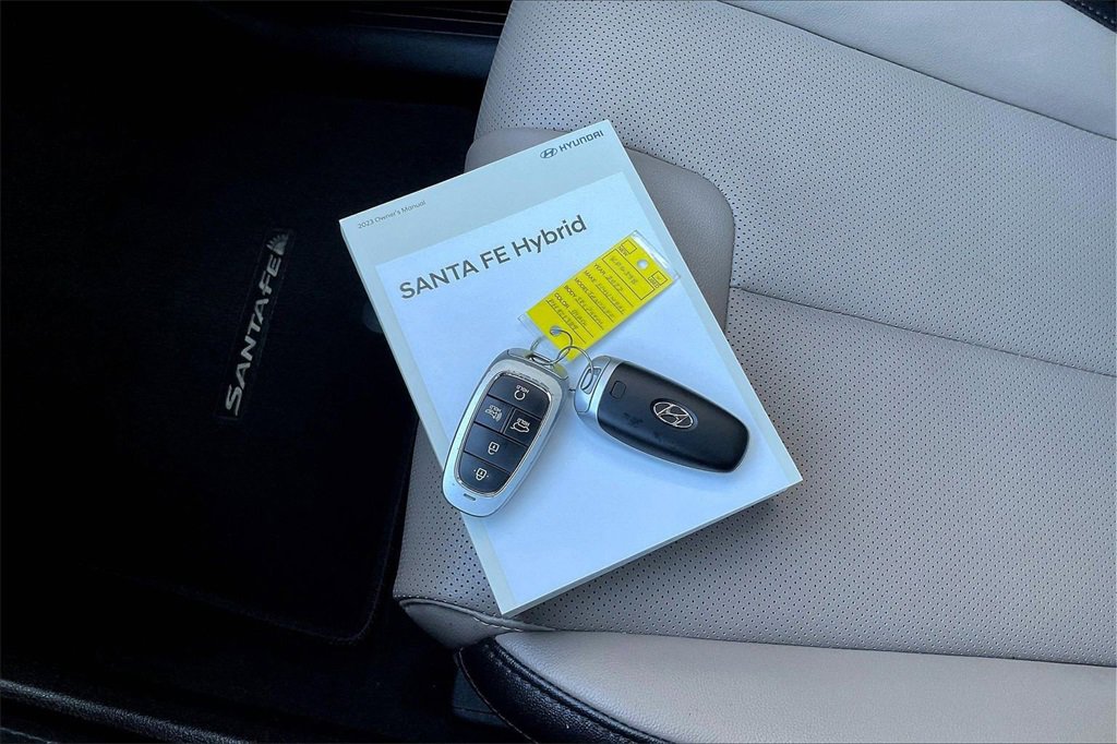 Used 2023 Hyundai Santa Fe SEL Premium image 11