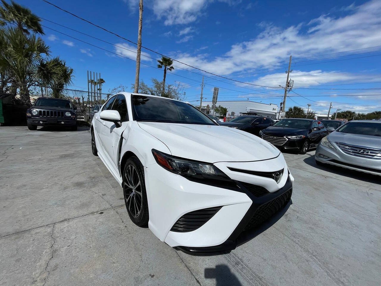Used 2019 Toyota Camry SE FWD image 15