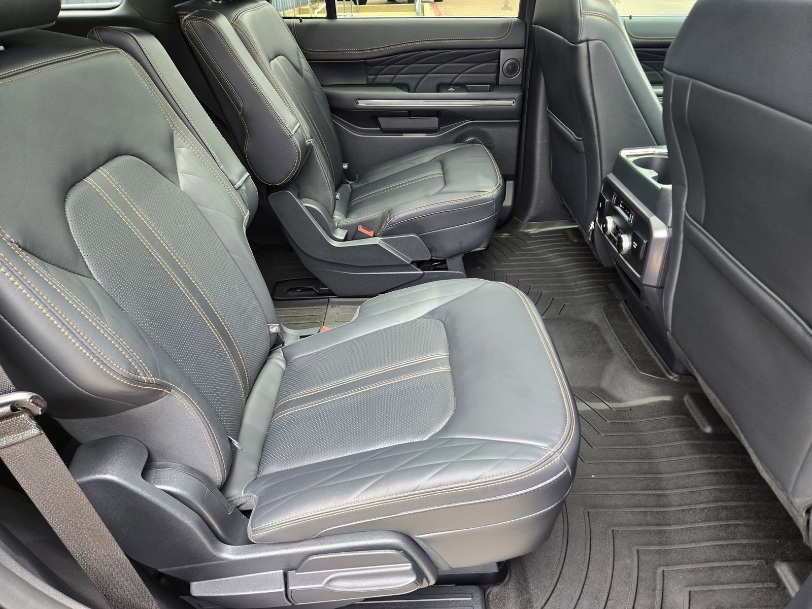 Used 2024 Ford Expedition Platinum RWD image 20