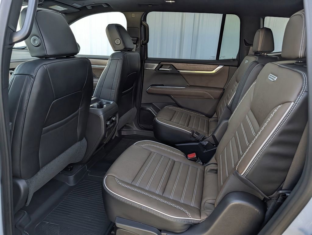 New 2026 GMC Acadia Denali Ultimate w/ LPO, Floor Liner Package AWD/4WD image 30