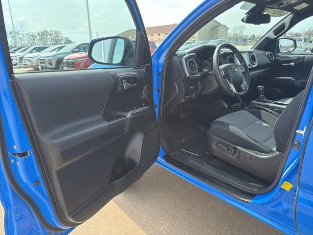 Used 2020 Toyota Tacoma TRD Off-Road image 12