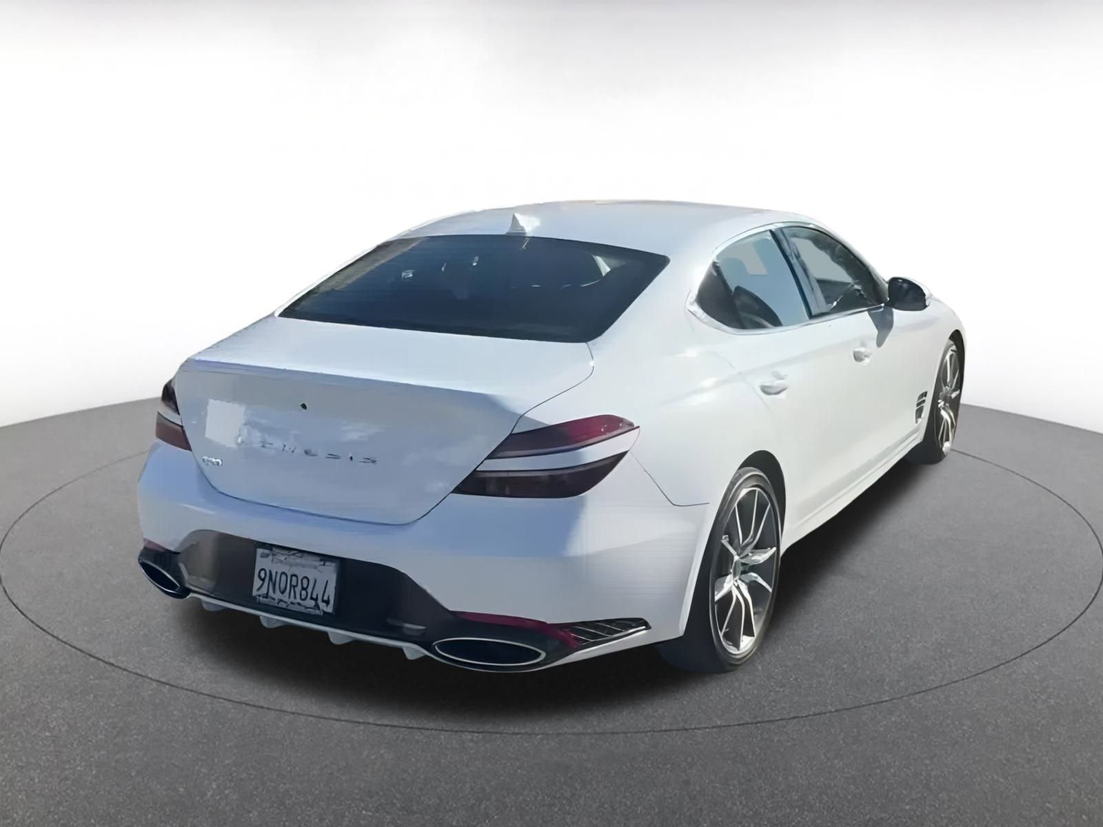 Used 2025 Genesis G70 2.5T image 15