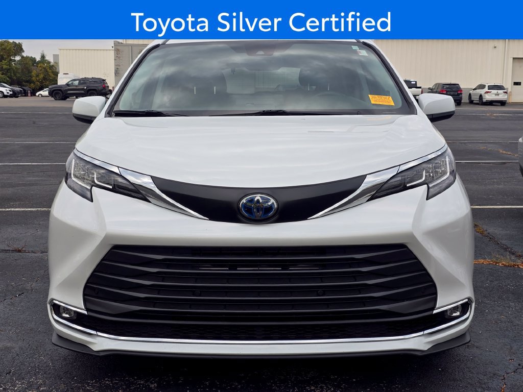 Certified 2022 Toyota Sienna XLE w/ XLE Plus Package FWD image 2