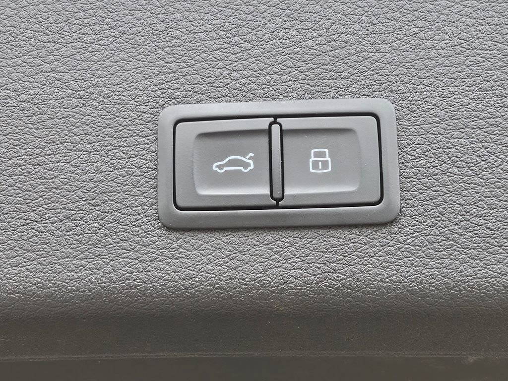 Used 2021 Audi e-tron Premium image 17