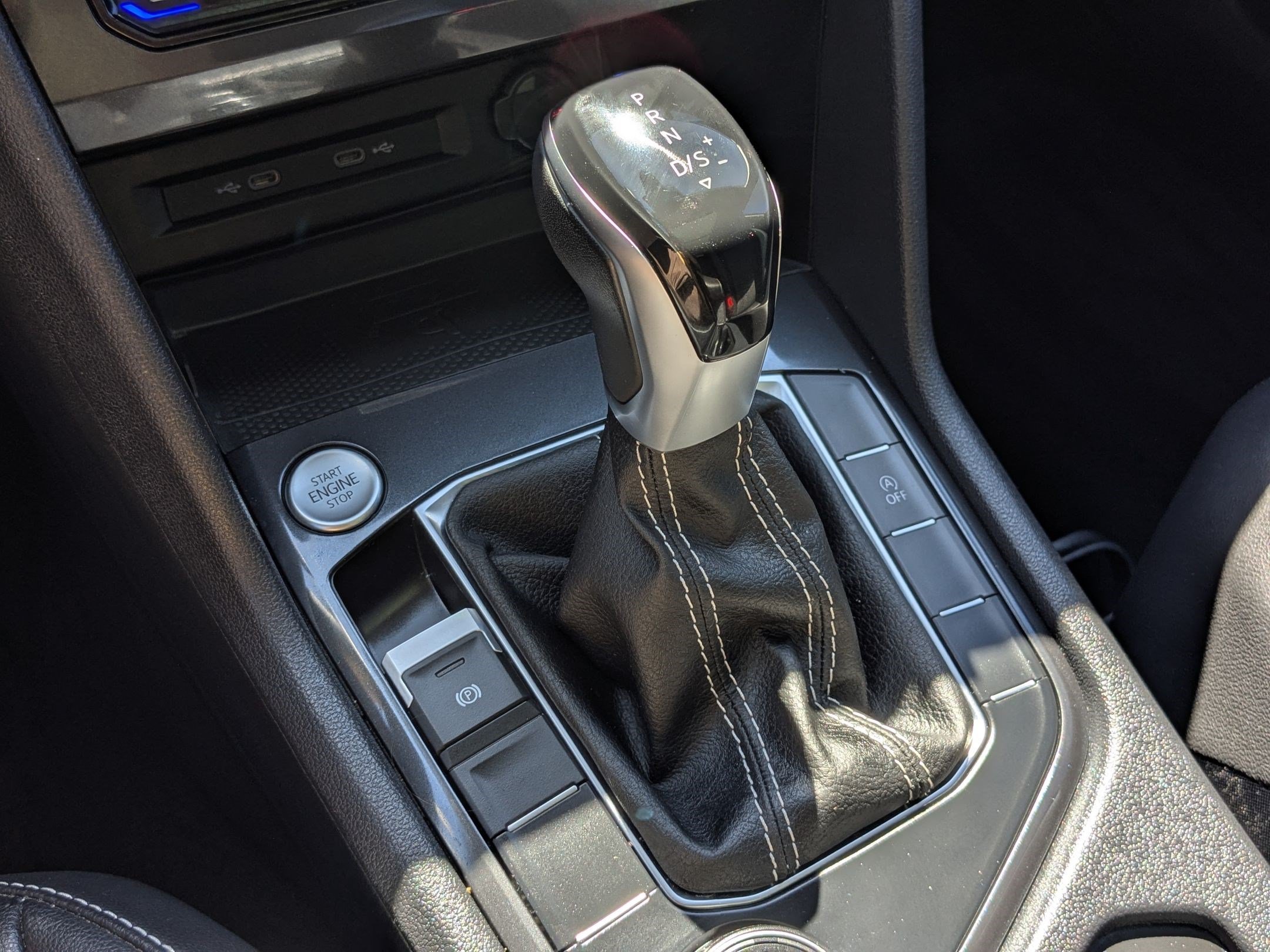 Used 2022 Volkswagen Tiguan SE AWD/4WD image 30