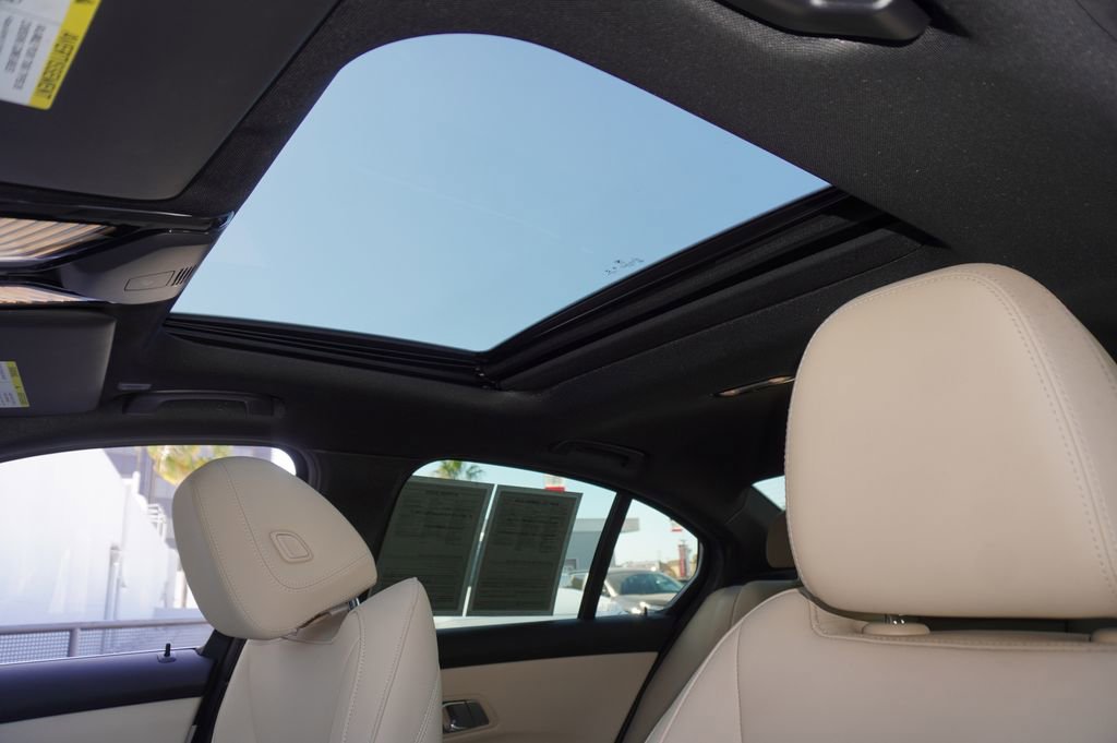 Used 2021 BMW 330i Sedan w/ Driving Assistance Package image 18