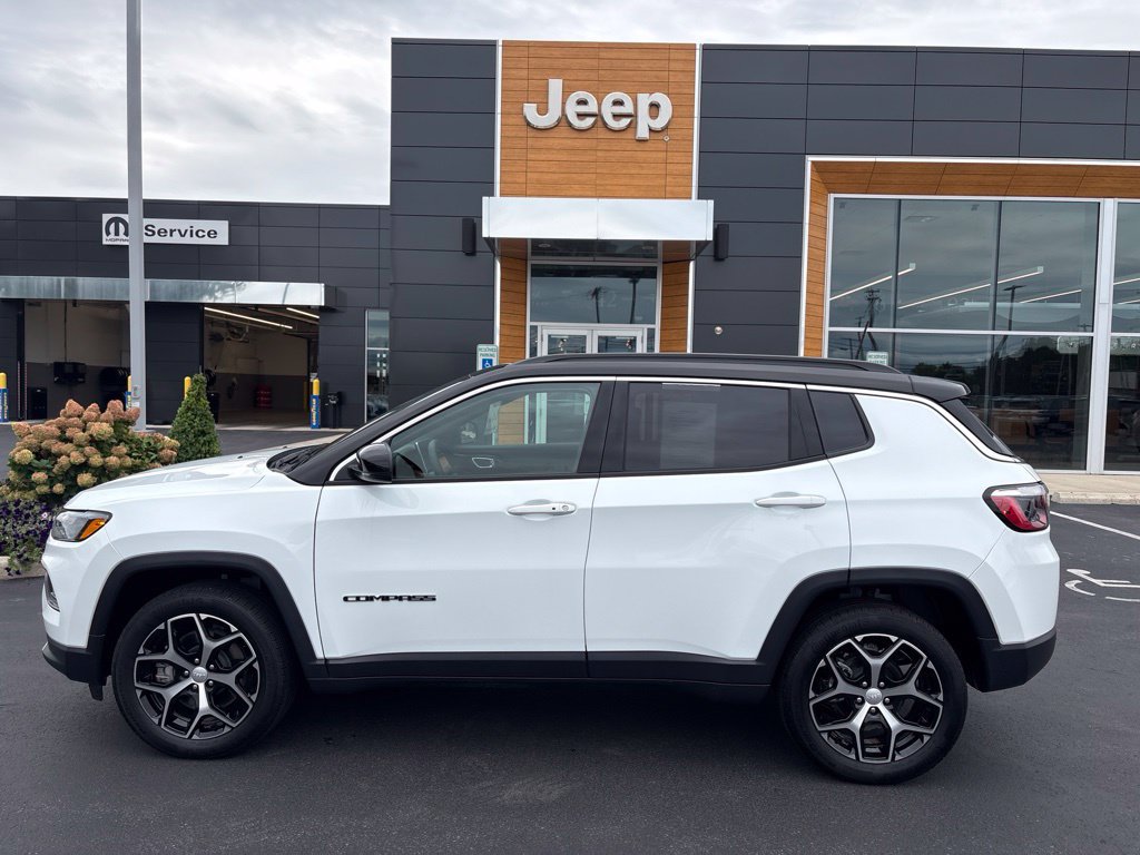 Used 2024 Jeep Compass Limited AWD/4WD image 2