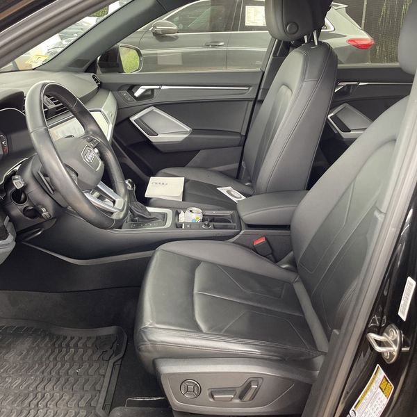 Used 2021 Audi Q3 2.0T Premium w/ Convenience Package AWD/4WD image 3