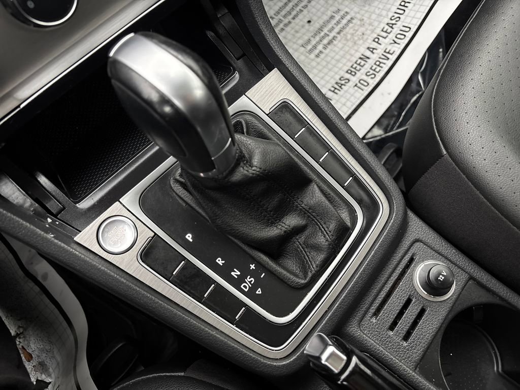 Used 2016 Volkswagen Golf SE image 28