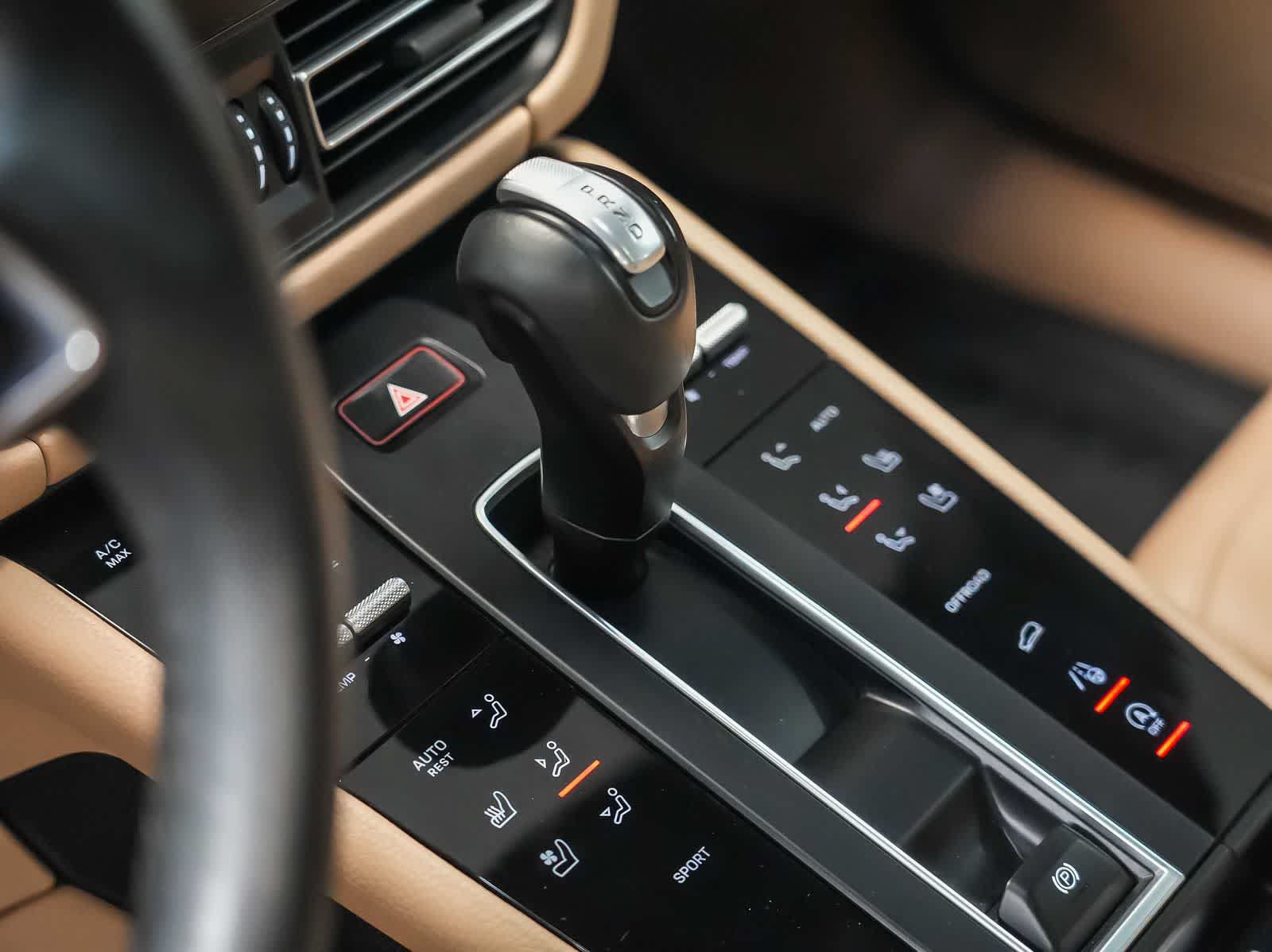 Certified 2023 Porsche Macan AWD/4WD image 19