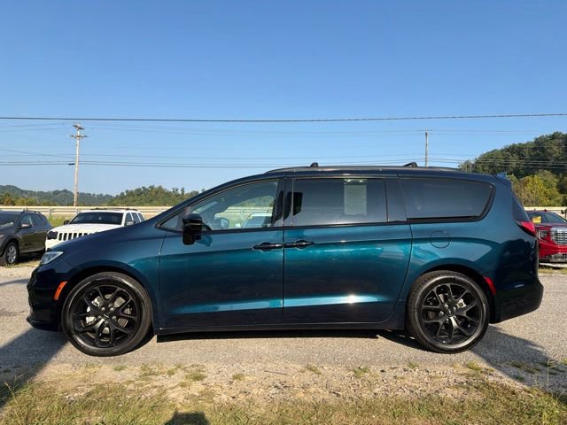 Used 2025 Chrysler Pacifica Limited FWD image 23
