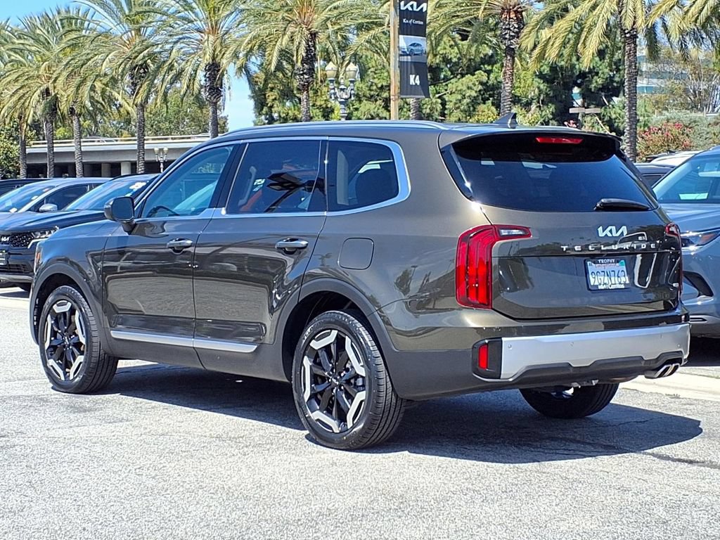 Certified 2023 Kia Telluride S w/ S Sunroof Package AWD/4WD image 4