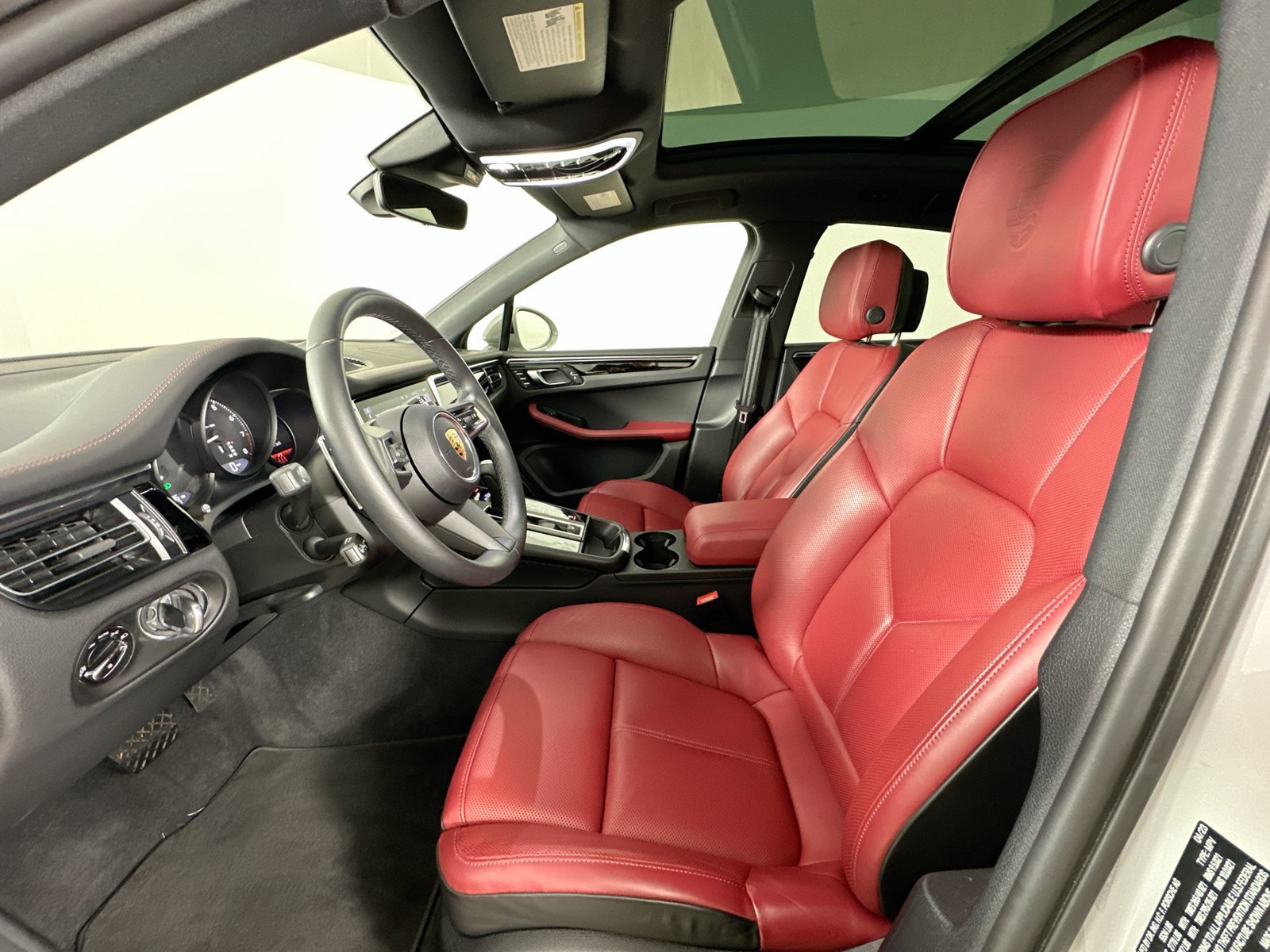 Used 2023 Porsche Macan AWD/4WD image 34