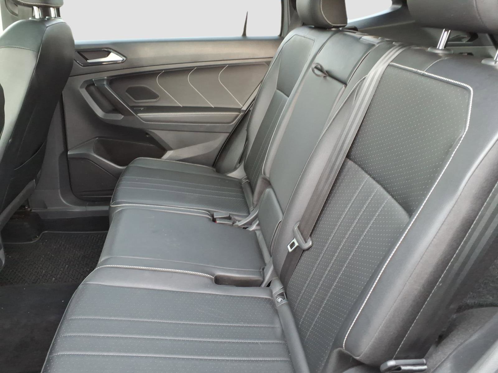 Used 2022 Volkswagen Tiguan SE R-Line image 14