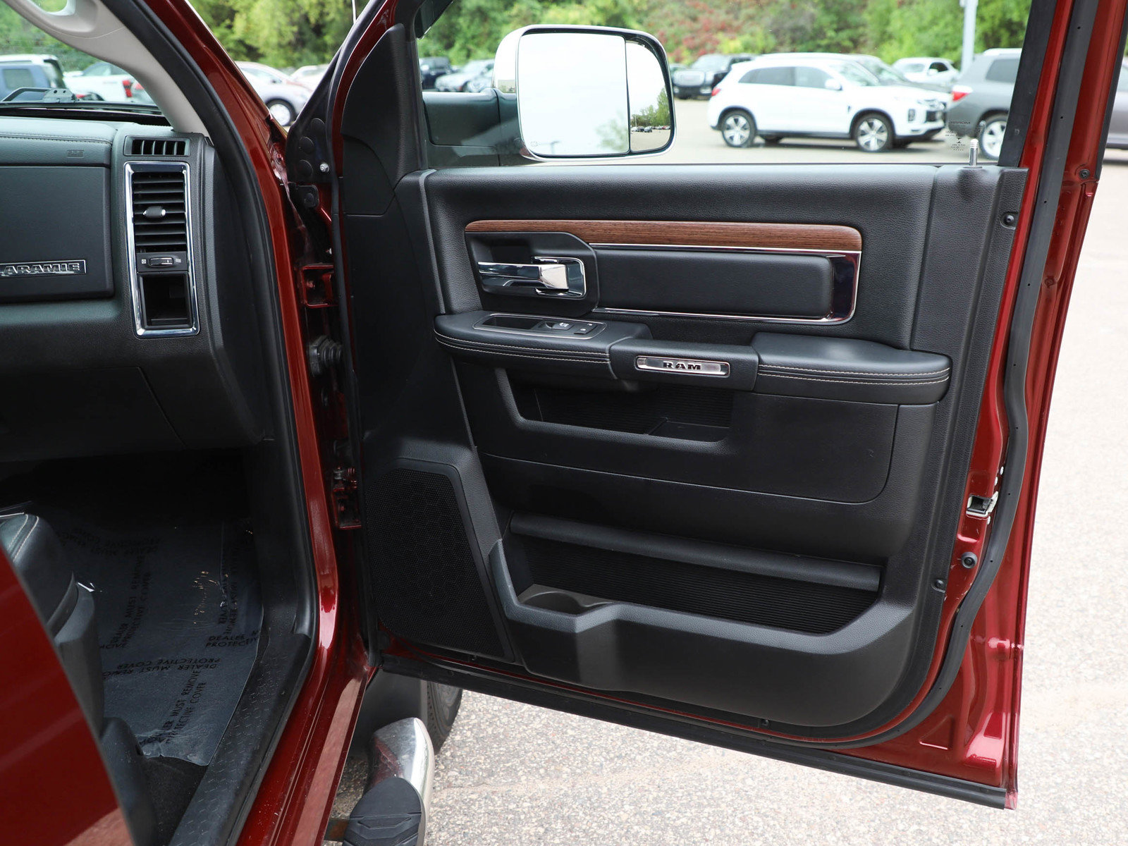 Used 2016 RAM 2500 Laramie AWD/4WD image 9