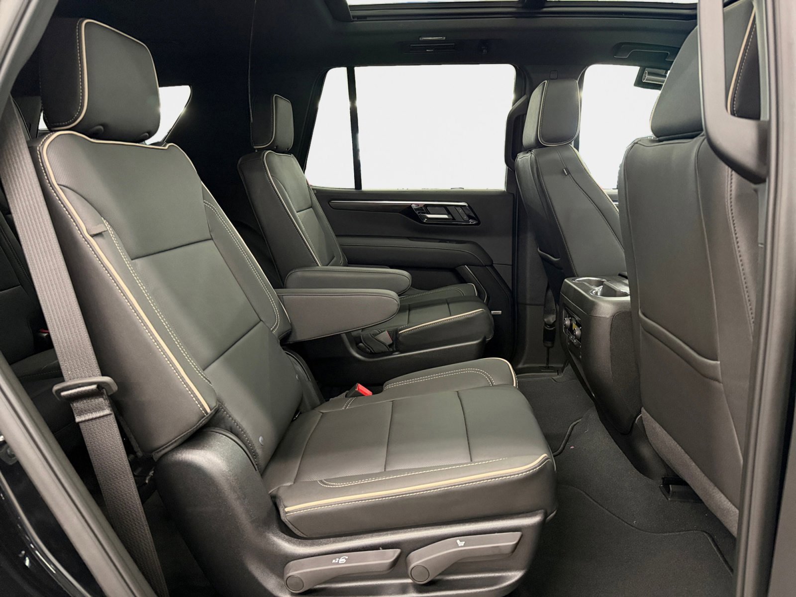 New 2026 Chevrolet Tahoe Premier w/ Sun And Tow Package AWD/4WD image 12