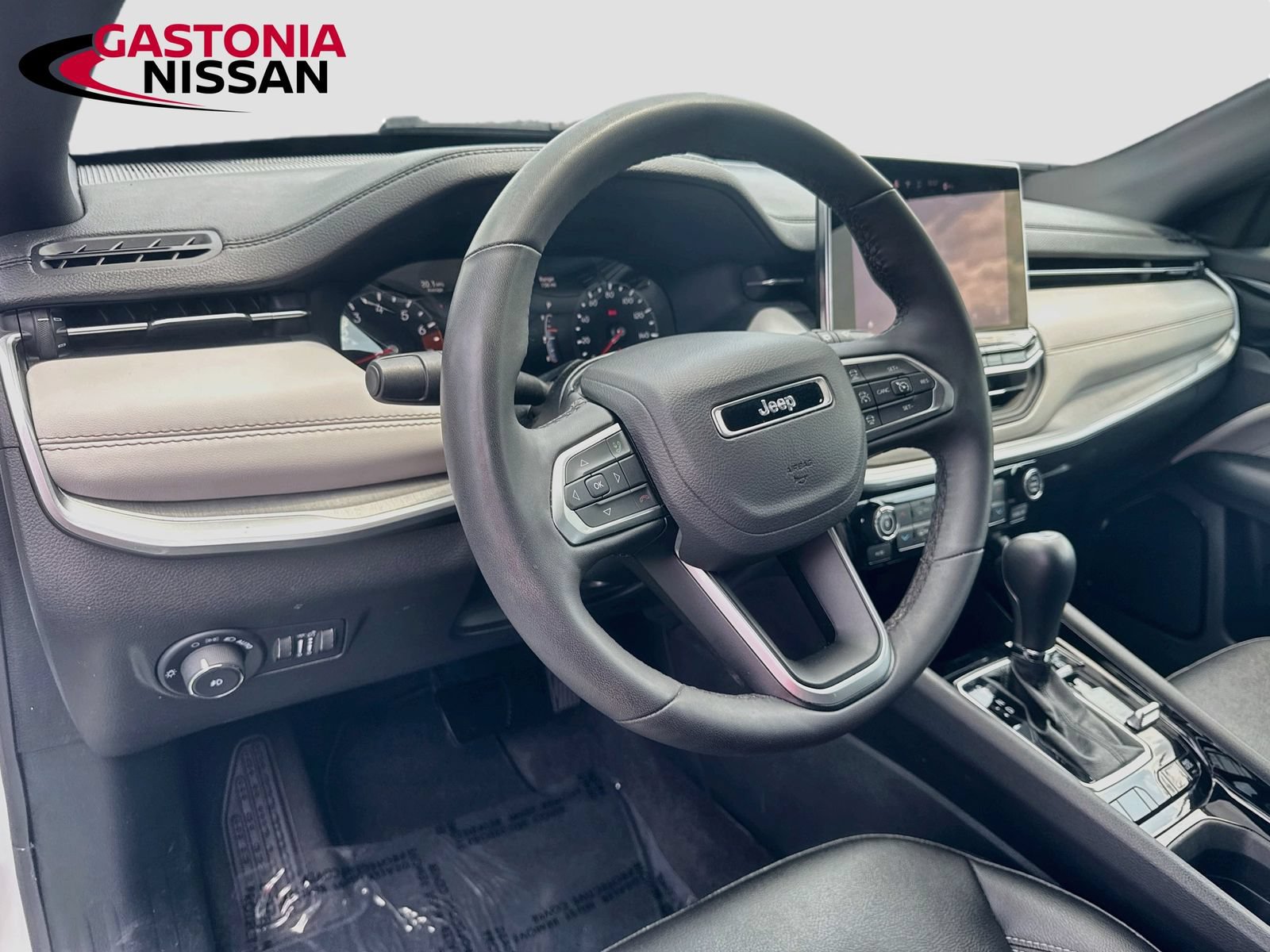 Used 2025 Jeep Compass Limited AWD/4WD image 11