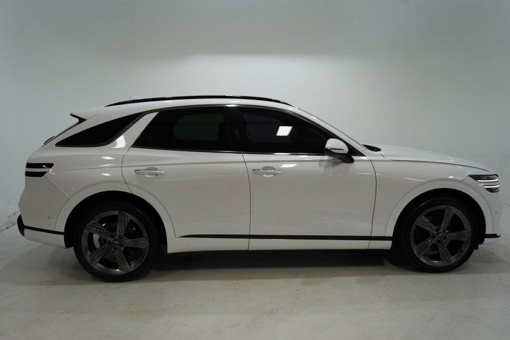 Used 2022 Genesis GV70 2.5T w/ Sport Prestige Package AWD/4WD image 9