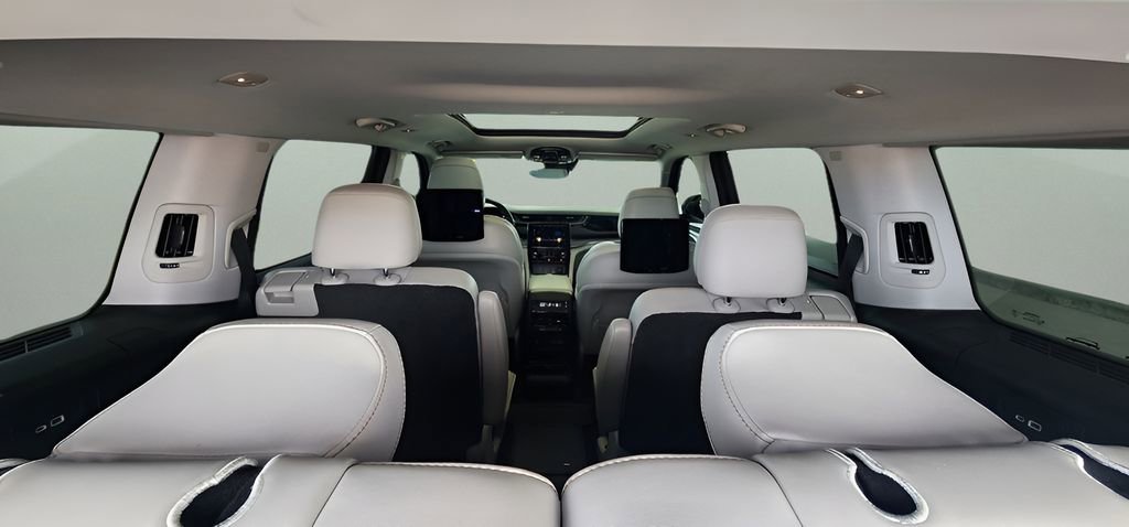 Used 2023 Jeep Grand Cherokee L Overland w/ Rear Seat Video Group I AWD/4WD image 29