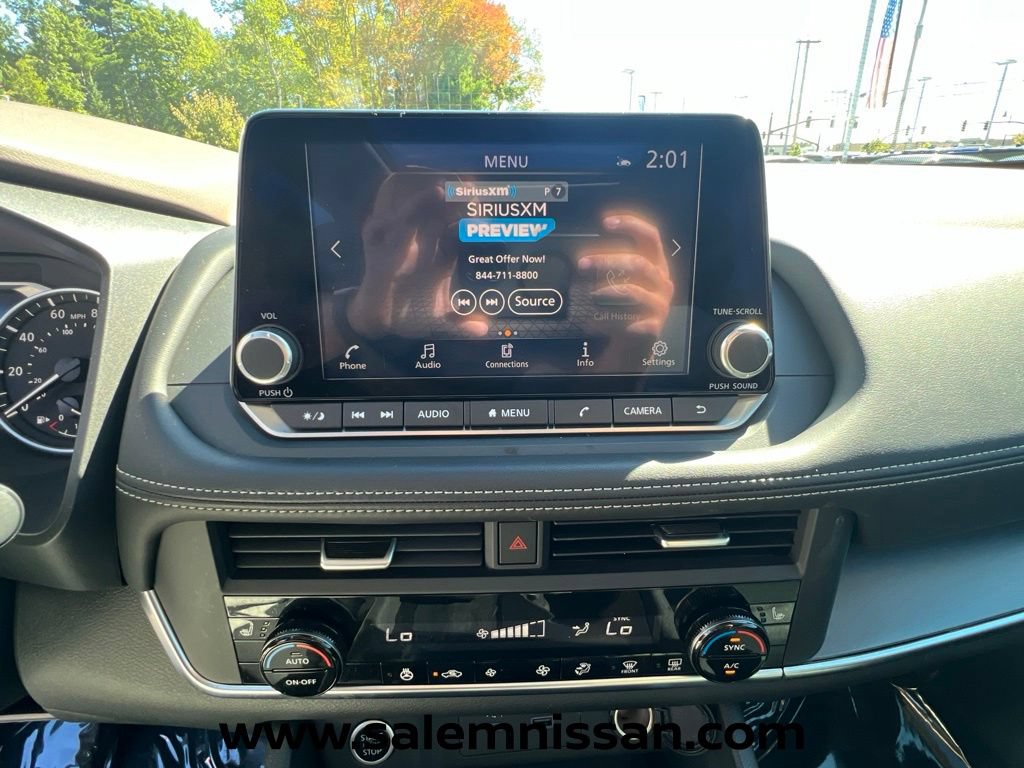 Used 2023 Nissan Rogue SV w/ SV Premium B Package FWD image 11