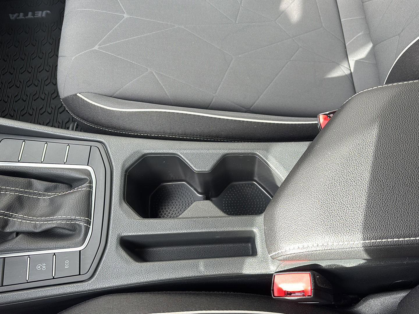 Used 2025 Volkswagen Jetta Sport image 16