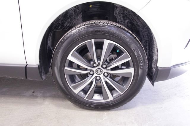 Used 2021 Toyota Venza LE image 11