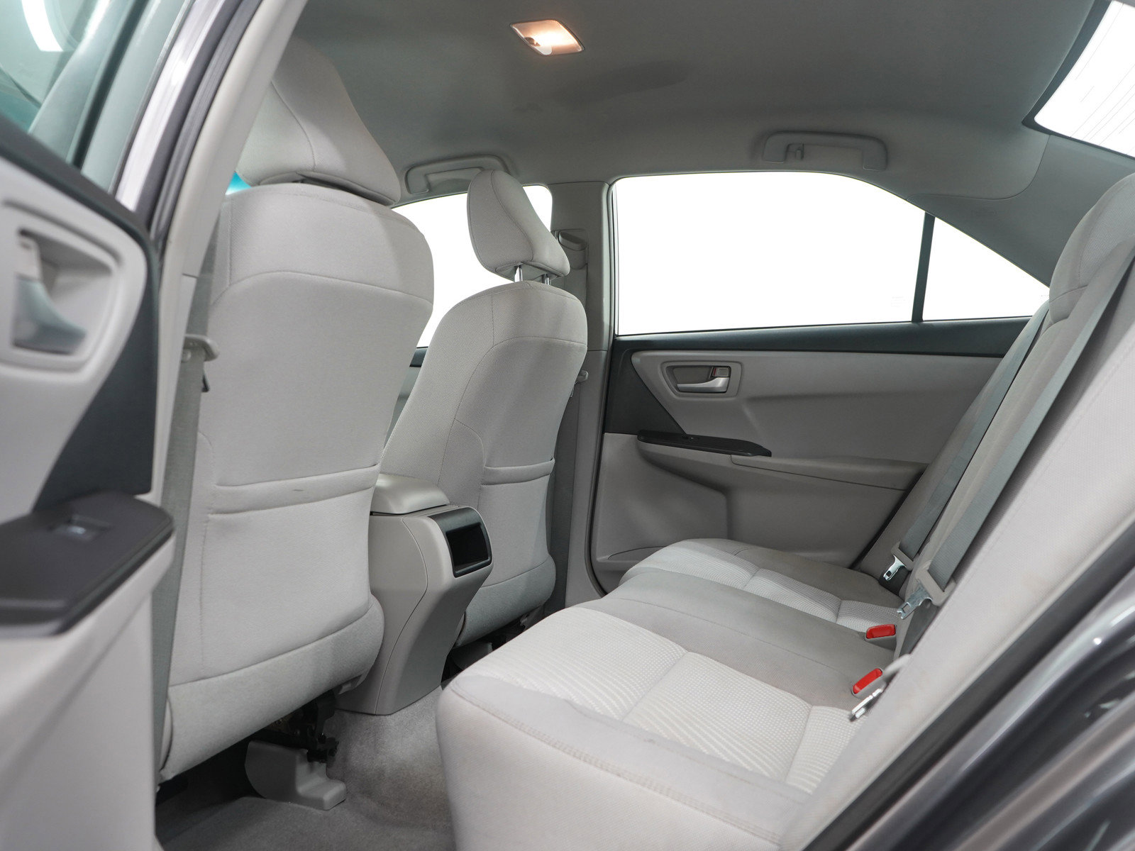 Used 2015 Toyota Camry LE image 17