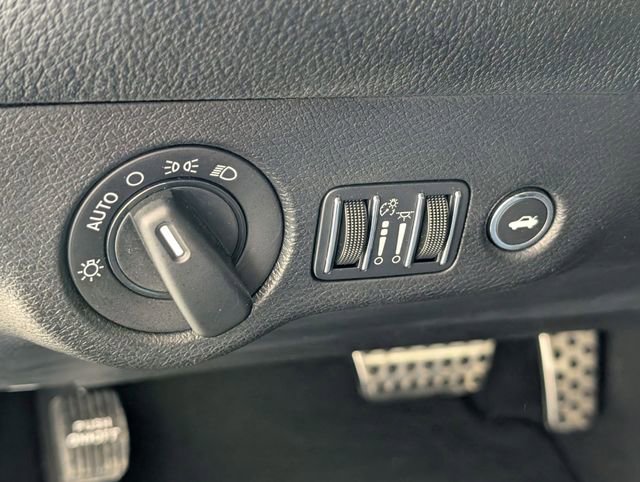 Used 2023 Dodge Challenger R/T RWD image 12