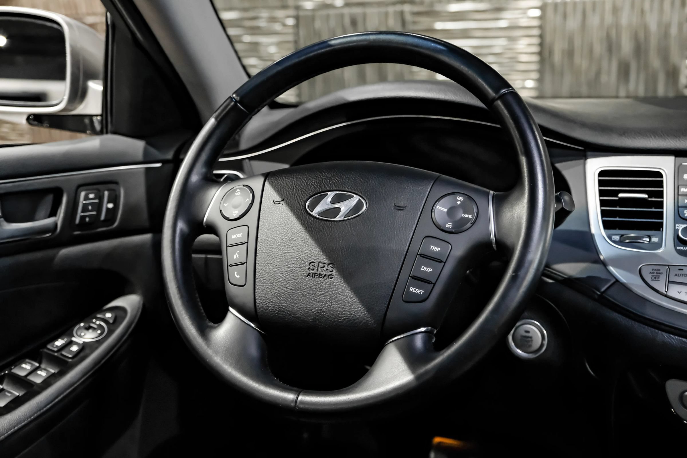 Used 2013 Hyundai Genesis 3.8 w/ Premium Pkg RWD image 15