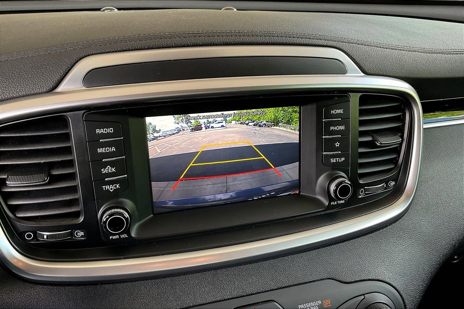 Used 2020 Kia Sorento LX FWD image 14