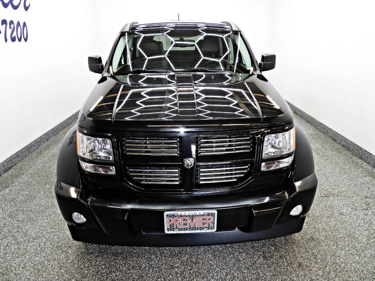 Used 2010 Dodge Nitro SXT w/ Navigation Convenience Group AWD/4WD image 2
