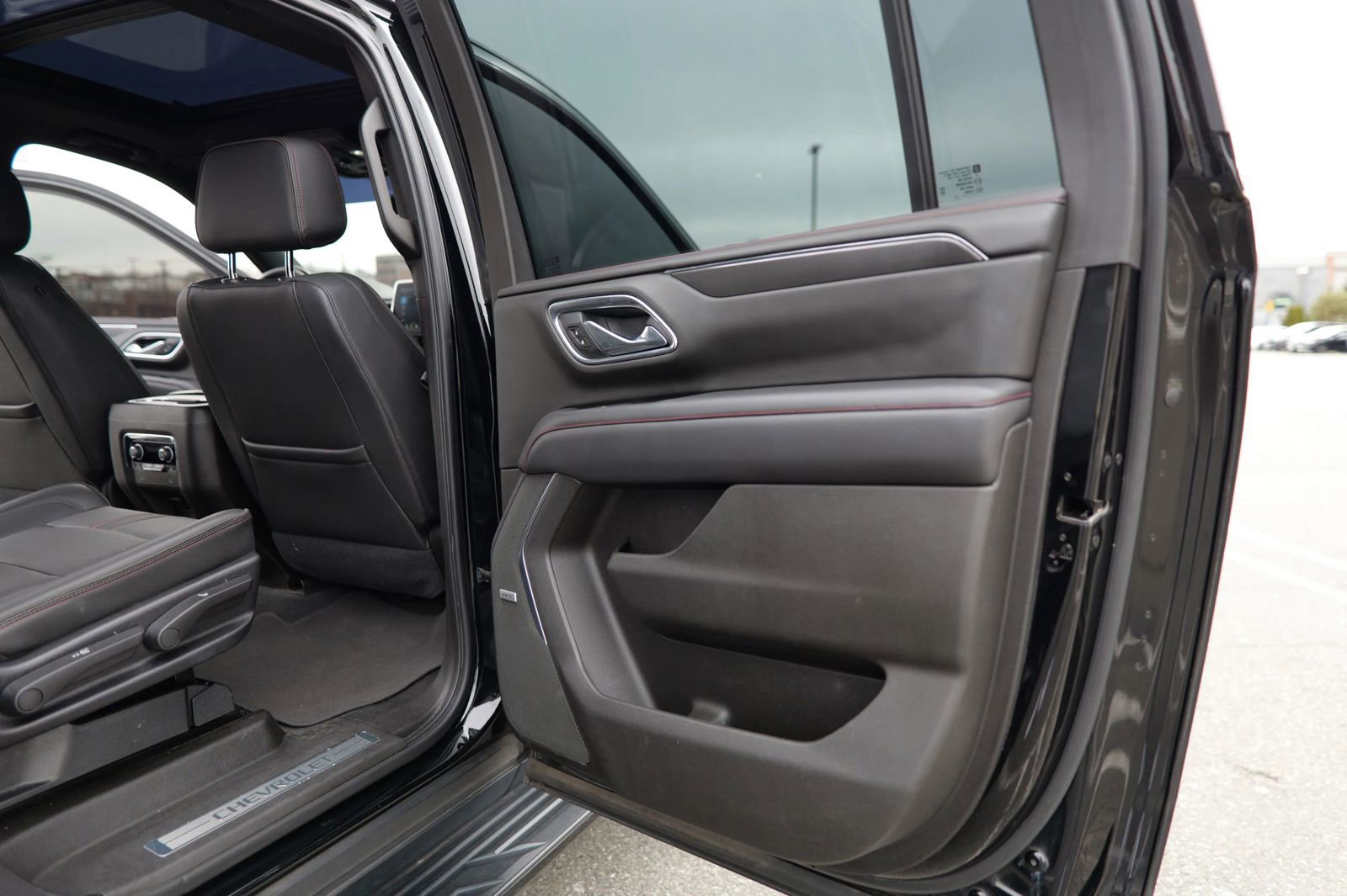 Used 2021 Chevrolet Suburban RST w/ Luxury Package image 32