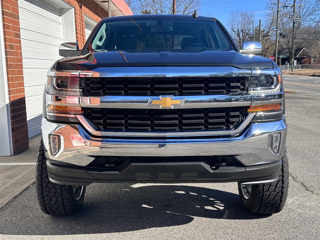 Used 2018 Chevrolet Silverado 1500 LT w/ All Star Edition image 14