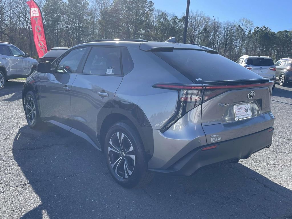 Used 2024 Toyota bZ4X XLE w/ Weather Package FWD image 4