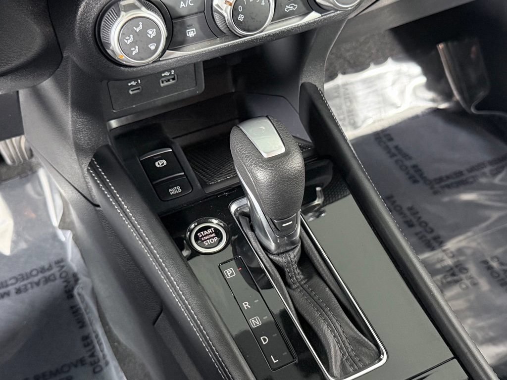 Used 2024 Nissan Kicks SV w/ Interior Electronics Package FWD image 18